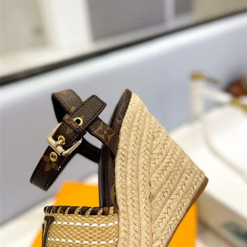 High Quality Luxury Louis Vuitton Latest Catwalk Platform Sandals – Style 08803 product detail
