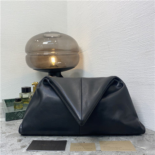 High Quality Luxury Bottega Veneta Triangle Clutch Black