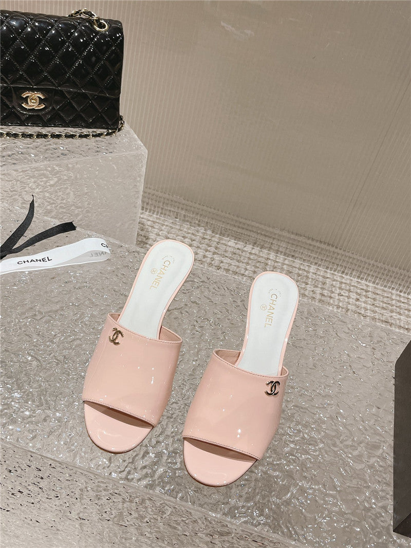 High Quality Luxury Chanel Hot Style Shoe Upper Big Logo Slippers – Style 19622 product detail