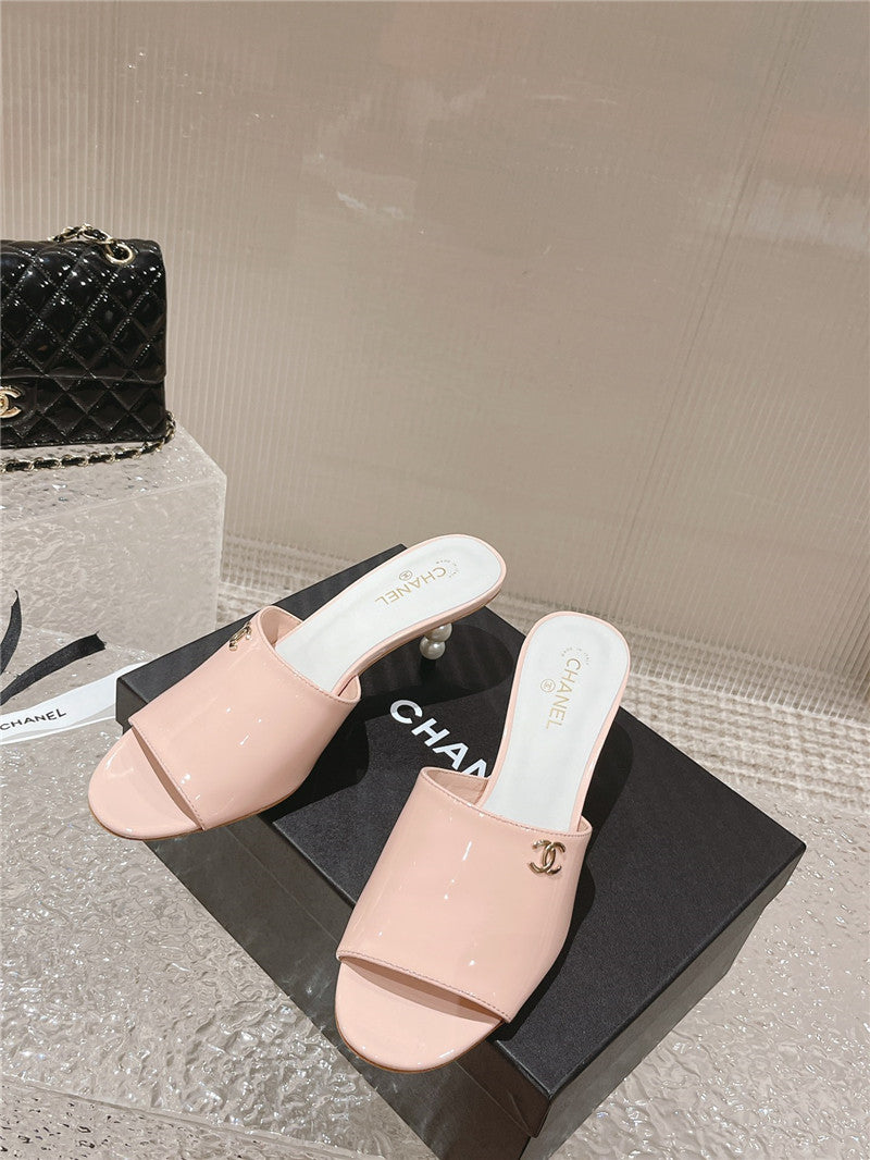 High Quality Luxury Chanel Hot Style Shoe Upper Big Logo Slippers – Style 19622 product detail