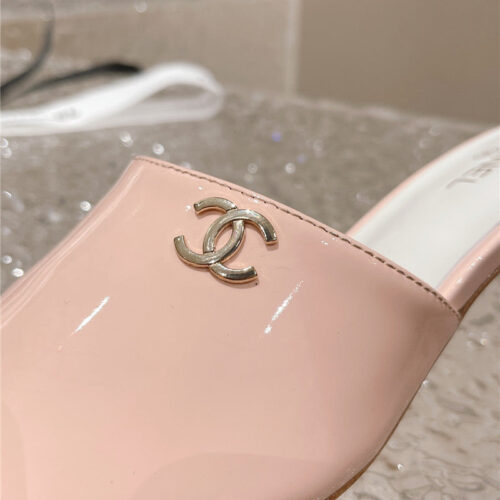 High Quality Luxury Chanel Hot Style Shoe Upper Big Logo Slippers – Style 19622 product detail