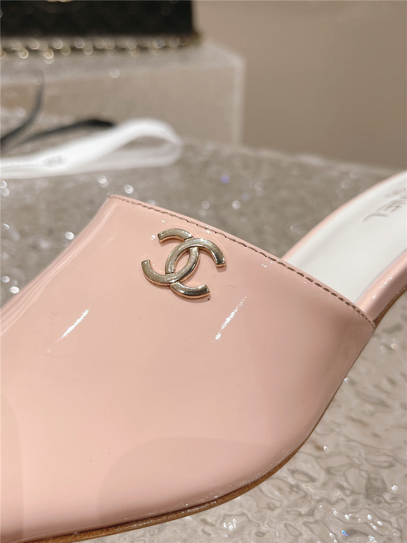 High Quality Luxury Chanel Hot Style Shoe Upper Big Logo Slippers – Style 19622 product detail
