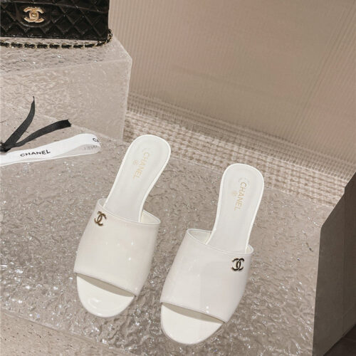 High Quality Luxury Chanel Hot Style Shoe Upper Big Logo Slippers alternate view