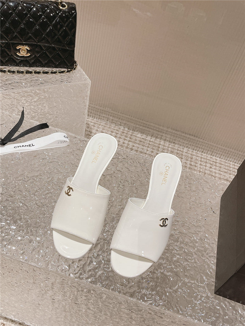 High Quality Luxury Chanel Hot Style Shoe Upper Big Logo Slippers product detail