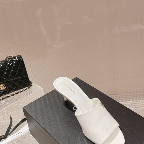 High Quality Luxury Chanel Hot Style Shoe Upper Big Logo Slippers product detail