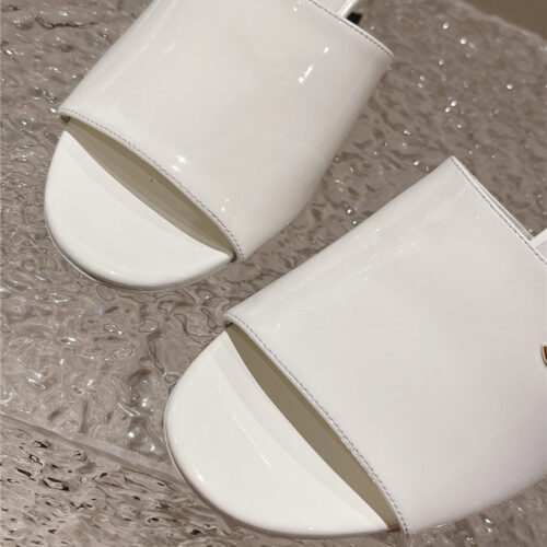 High Quality Luxury Chanel Hot Style Shoe Upper Big Logo Slippers product detail