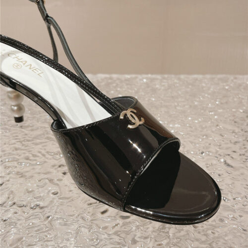 High Quality Luxury Chanel Explosion Models Large Logo Sandals product detail