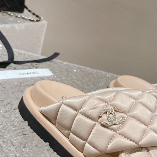 High Quality Luxury Chanel Lingge Velcro Thick Bottom Bread Lazy Slippers – Style 30822 product detail