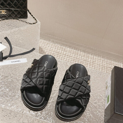 High Quality Luxury Chanel Lingge Velcro Thick Bottom Bread Lazy Slippers alternate view