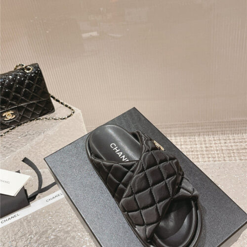 High Quality Luxury Chanel Lingge Velcro Thick Bottom Bread Lazy Slippers product detail