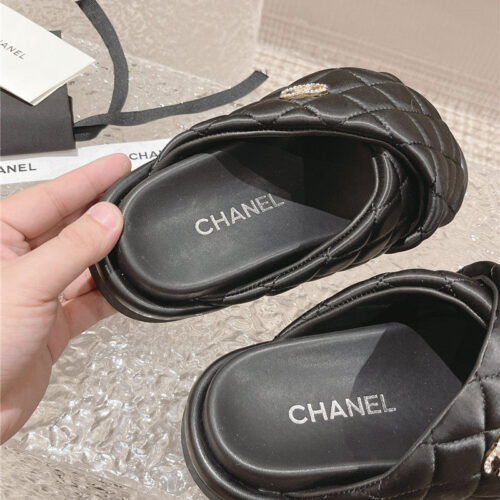 High Quality Luxury Chanel Lingge Velcro Thick Bottom Bread Lazy Slippers product detail