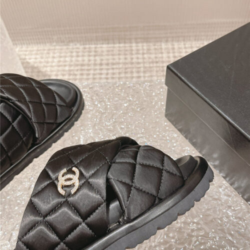 High Quality Luxury Chanel Lingge Velcro Thick Bottom Bread Lazy Slippers product detail