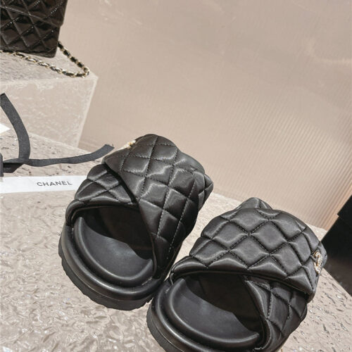 High Quality Luxury Chanel Lingge Velcro Thick Bottom Bread Lazy Slippers product detail