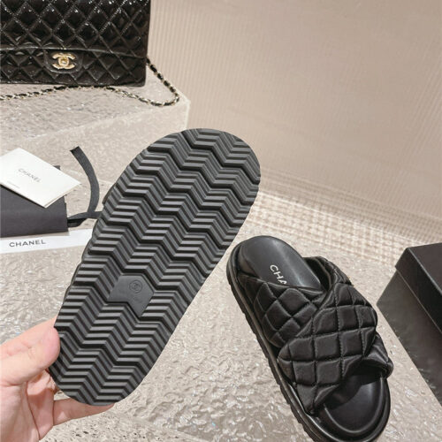 High Quality Luxury Chanel Lingge Velcro Thick Bottom Bread Lazy Slippers product detail