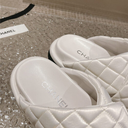 High Quality Luxury Chanel Lingge Velcro Thick Bottom Bread Lazy Slippers – Style 24038 product detail