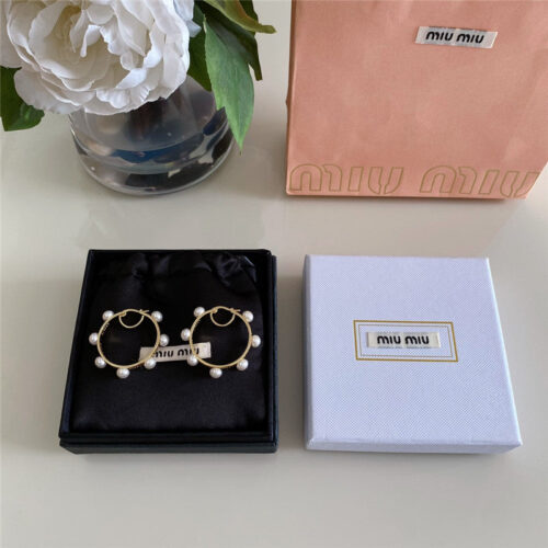 High Quality Luxury Miumiu Pearl Letter Hoop Earrings