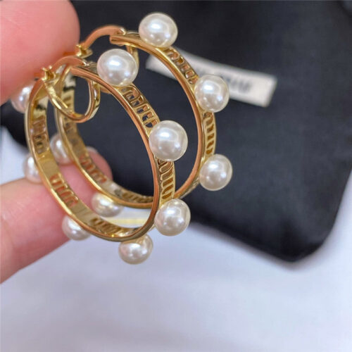 High Quality Luxury Miumiu Pearl Letter Hoop Earrings product detail