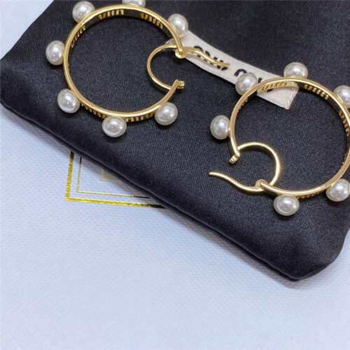 High Quality Luxury Miumiu Pearl Letter Hoop Earrings product detail