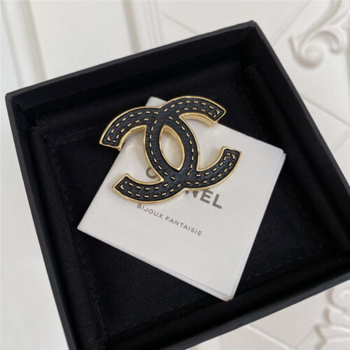 High Quality Luxury Chanel Black Gold Double C Brooch product detail