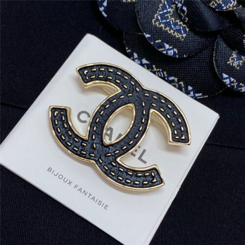 High Quality Luxury Chanel Black Gold Double C Brooch alternate view