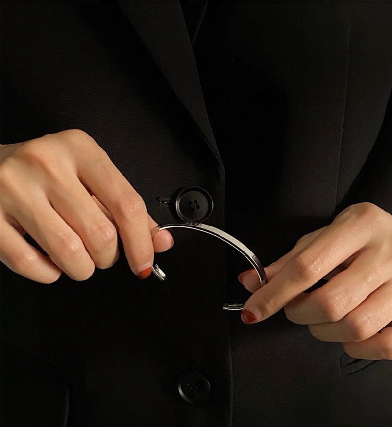 High Quality Luxury Celine Letter Cuff Bracelet product detail