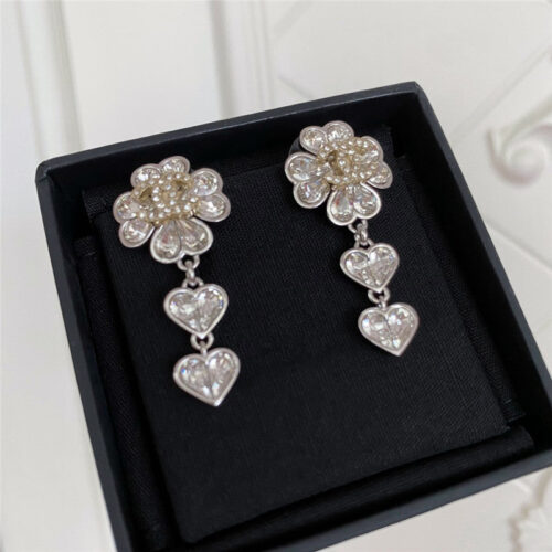 High Quality Luxury Chanel Four-Leaf Flower Double C Heart Earrings product detail