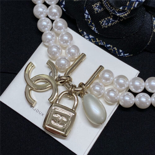 High Quality Luxury Chanel Lock Pearl Necklace – Style 50158 product detail