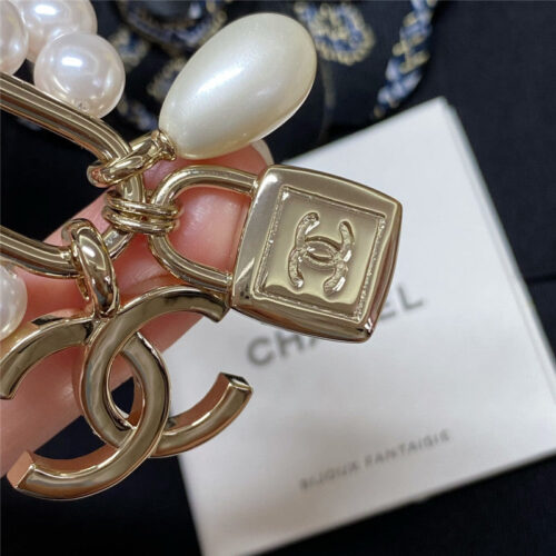 High Quality Luxury Chanel Lock Pearl Necklace – Style 50158 product detail