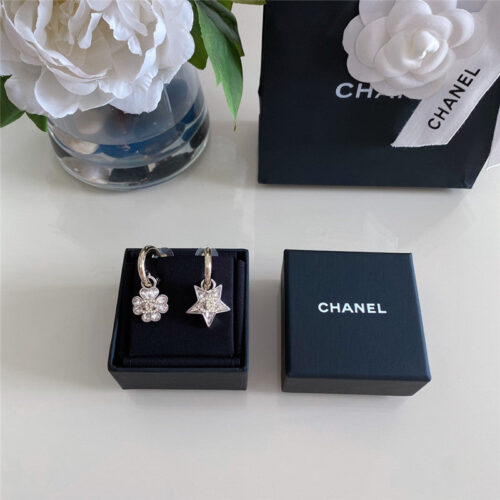 High Quality Luxury Chanel Four-Leaf Flower + Five-Pointed Star Asymmetrical Ear Hook