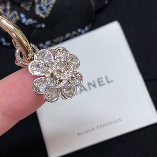 High Quality Luxury Chanel Four-Leaf Flower + Five-Pointed Star Asymmetrical Ear Hook product detail
