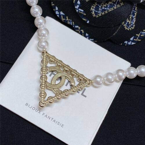High Quality Luxury Chanel Triangular Full Diamond Double C Pearl Necklace product detail