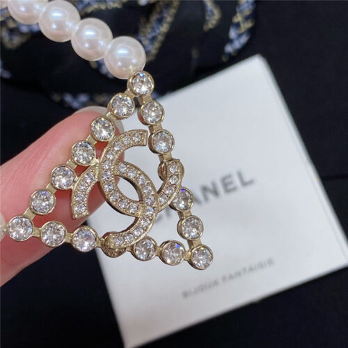 High Quality Luxury Chanel Triangular Full Diamond Double C Pearl Necklace product detail
