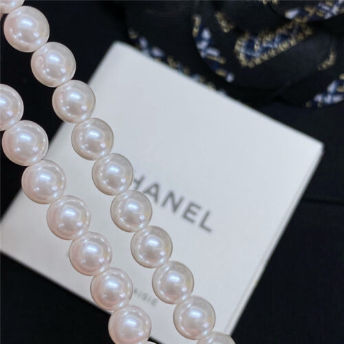 High Quality Luxury Chanel Triangular Full Diamond Double C Pearl Necklace product detail