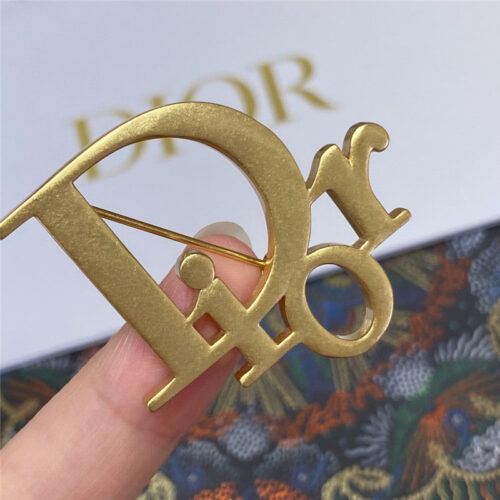 High Quality Luxury Dior Frosted Letter Brooch product detail