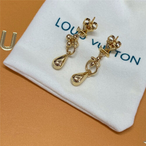 High Quality Luxury Louis Vuitton Green Flower With Water Drop Earrings alternate view