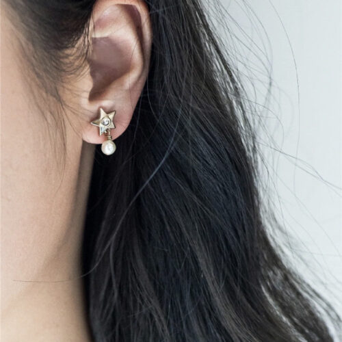 High Quality Luxury Dior Star Cd Pearl Earrings alternate view