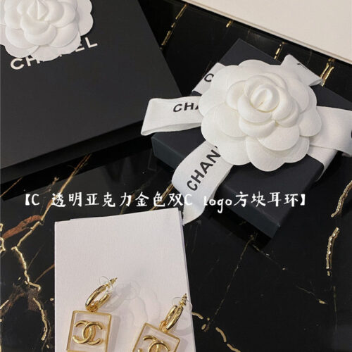High Quality Luxury Chanel Vintage Simple Earrings alternate view