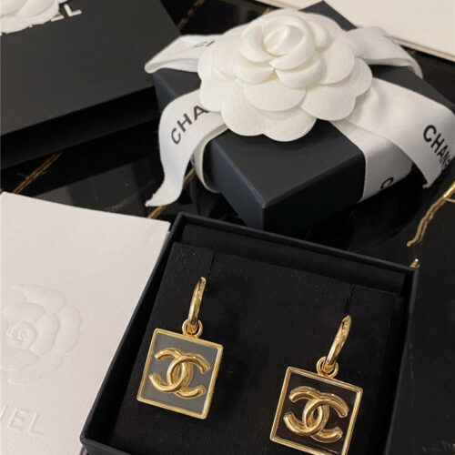 High Quality Luxury Chanel Vintage Simple Earrings product detail