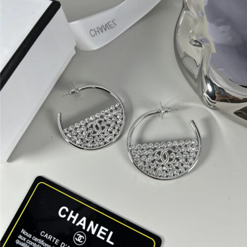 High Quality Luxury Chanel New Fashion All-Match Earrings alternate view
