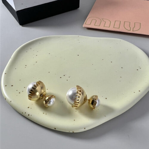 High Quality Luxury Miumiu Pearl Earrings product detail