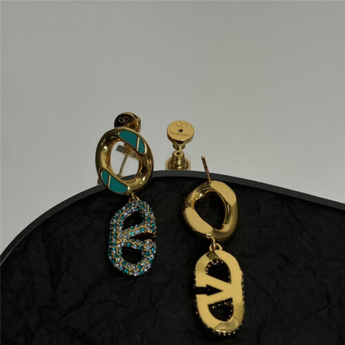 High Quality Luxury Valentino Fashion Simple Earrings product detail
