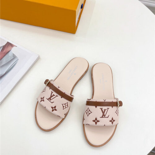High Quality Luxury Louis Vuitton Latest Hot Style Slippers