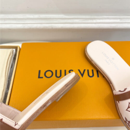 High Quality Luxury Louis Vuitton Latest Hot Style Slippers product detail