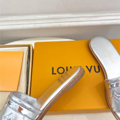 High Quality Luxury Louis Vuitton Latest Hot Style Slippers – Style 47203 product detail
