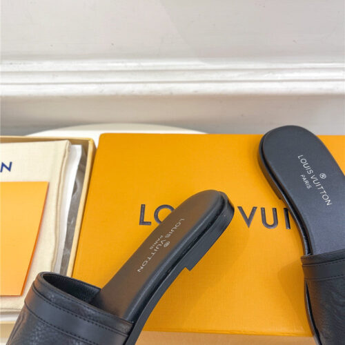 High Quality Luxury Louis Vuitton Latest Hot Style Slippers – Style 79971 product detail