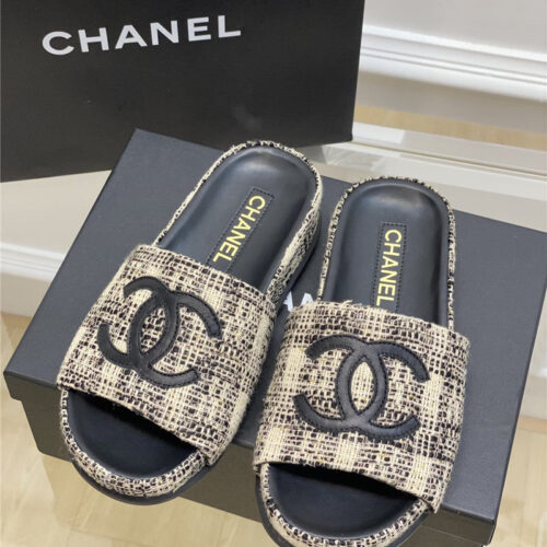 High Quality Luxury Chanel New Big Logo Slippers alternate view
