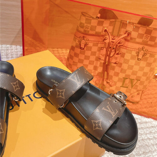 High Quality Luxury Louis Vuitton New Embossed Sandals And Slippers – Style 92867 product detail
