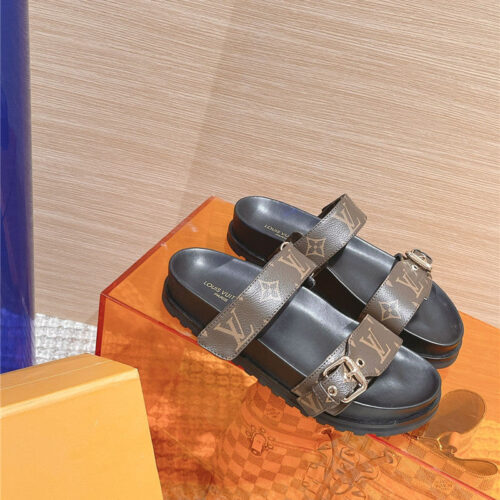 High Quality Luxury Louis Vuitton New Embossed Sandals And Slippers – Style 92867 product detail