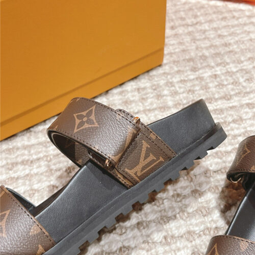 High Quality Luxury Louis Vuitton New Embossed Sandals And Slippers – Style 92867 product detail