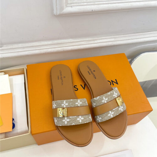 High Quality Luxury Louis Vuitton Spring And Summer New Metal Buckle Slippers – Style 37859 product detail